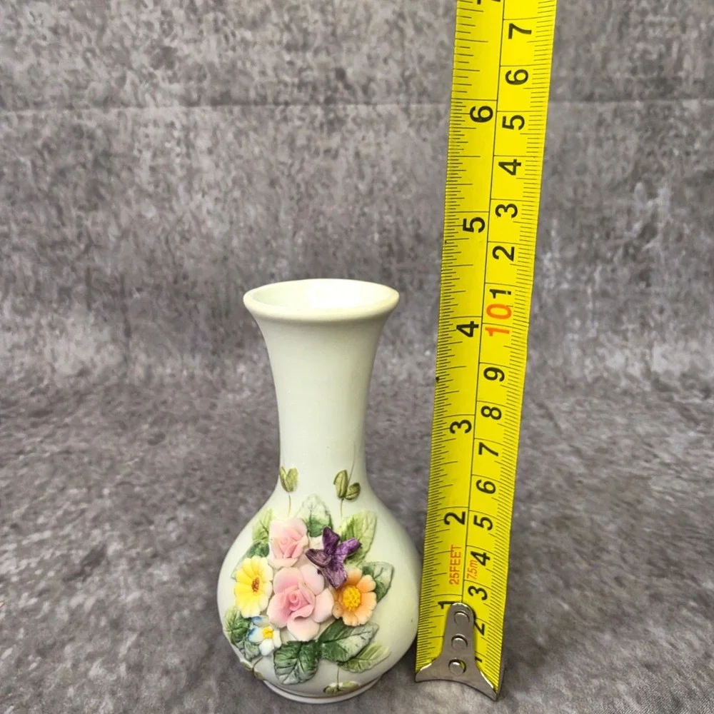 Vintage Lefton Japan Hand-Painted White Bud Vase With Flowers KW1847 READ
